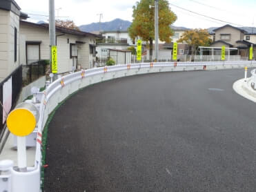 坂内セメント工業所の路上設置事例 1