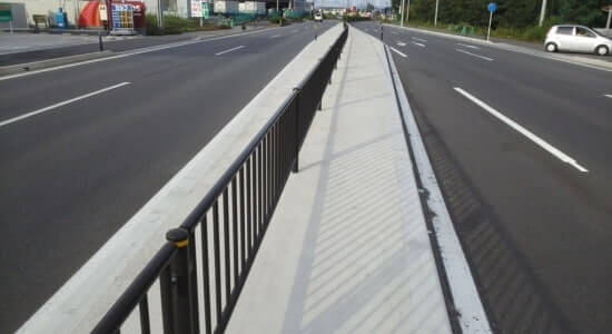 坂内セメント工業所の路上設置事例 2