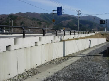 坂内セメント工業所の路上設置事例 3